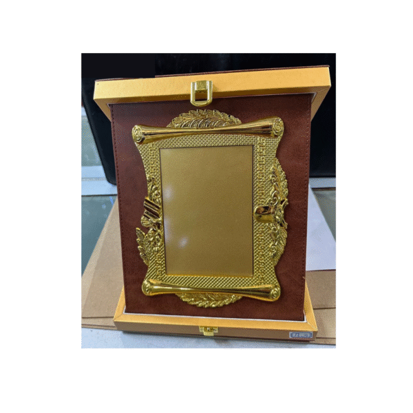 AT-8071 WOODEN AWARD